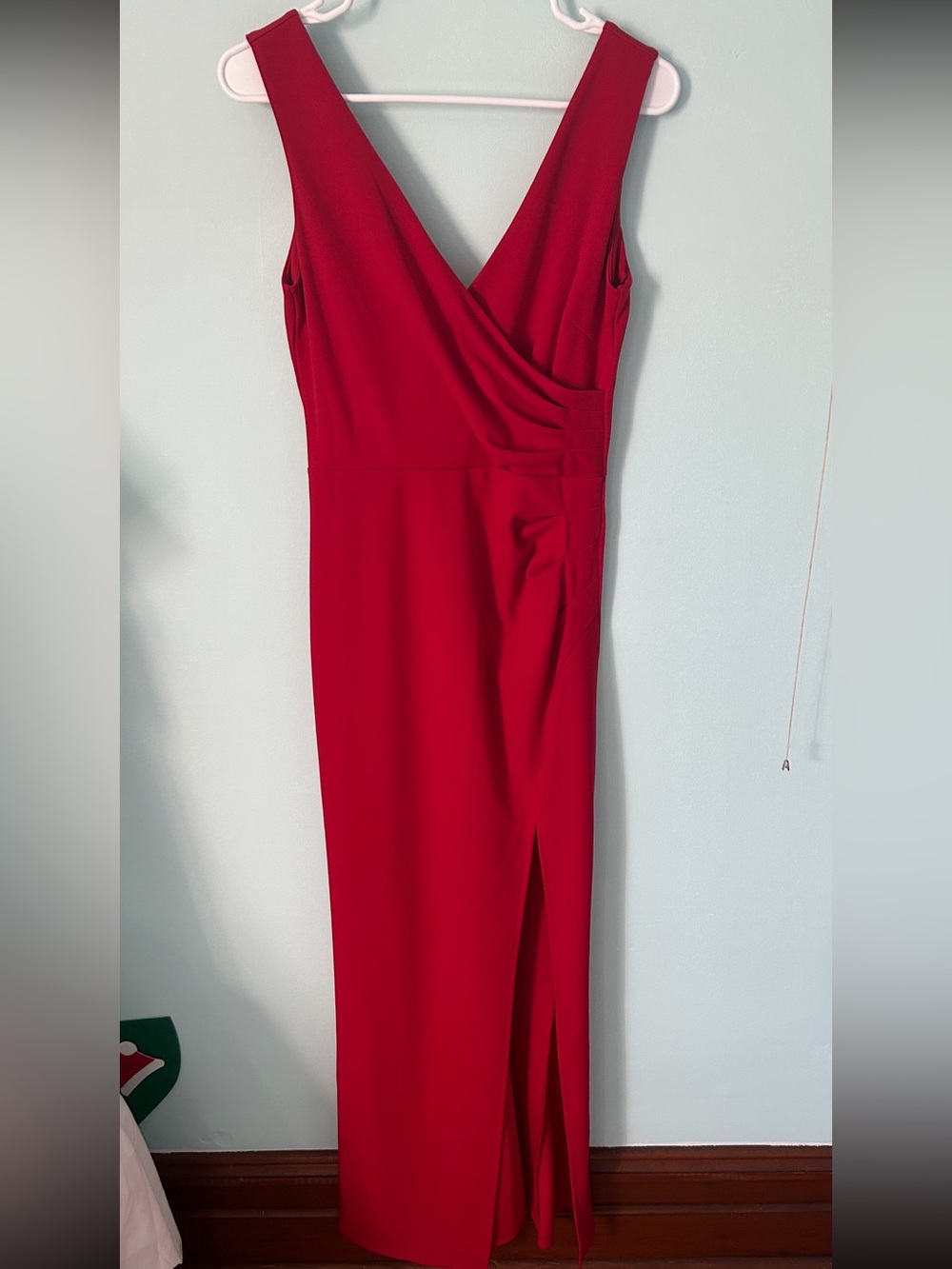 Elegant Red V-Neck Sleeveless Evening Dress